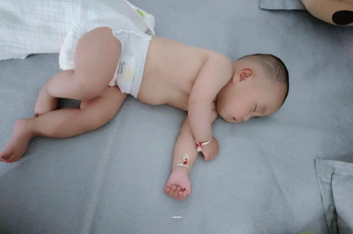 泉州宝宝积食发烧怎么处理